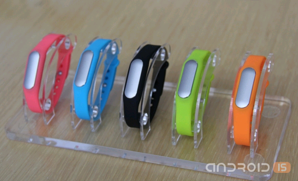 Xiaomi представила свой первый фитнес-браслет Mi Band