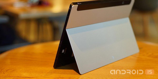 Экс-спецы Google создали клон Microsoft Surface