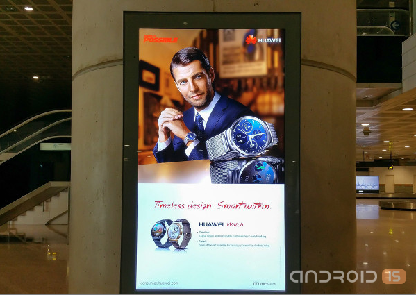 Смарт-часы Huawei Watch встречают гостей Барселоны